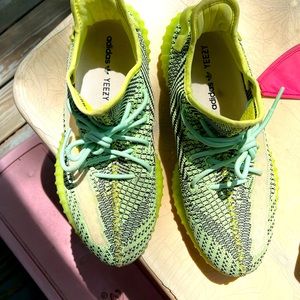 YEEZY 350 v2 yeezreel